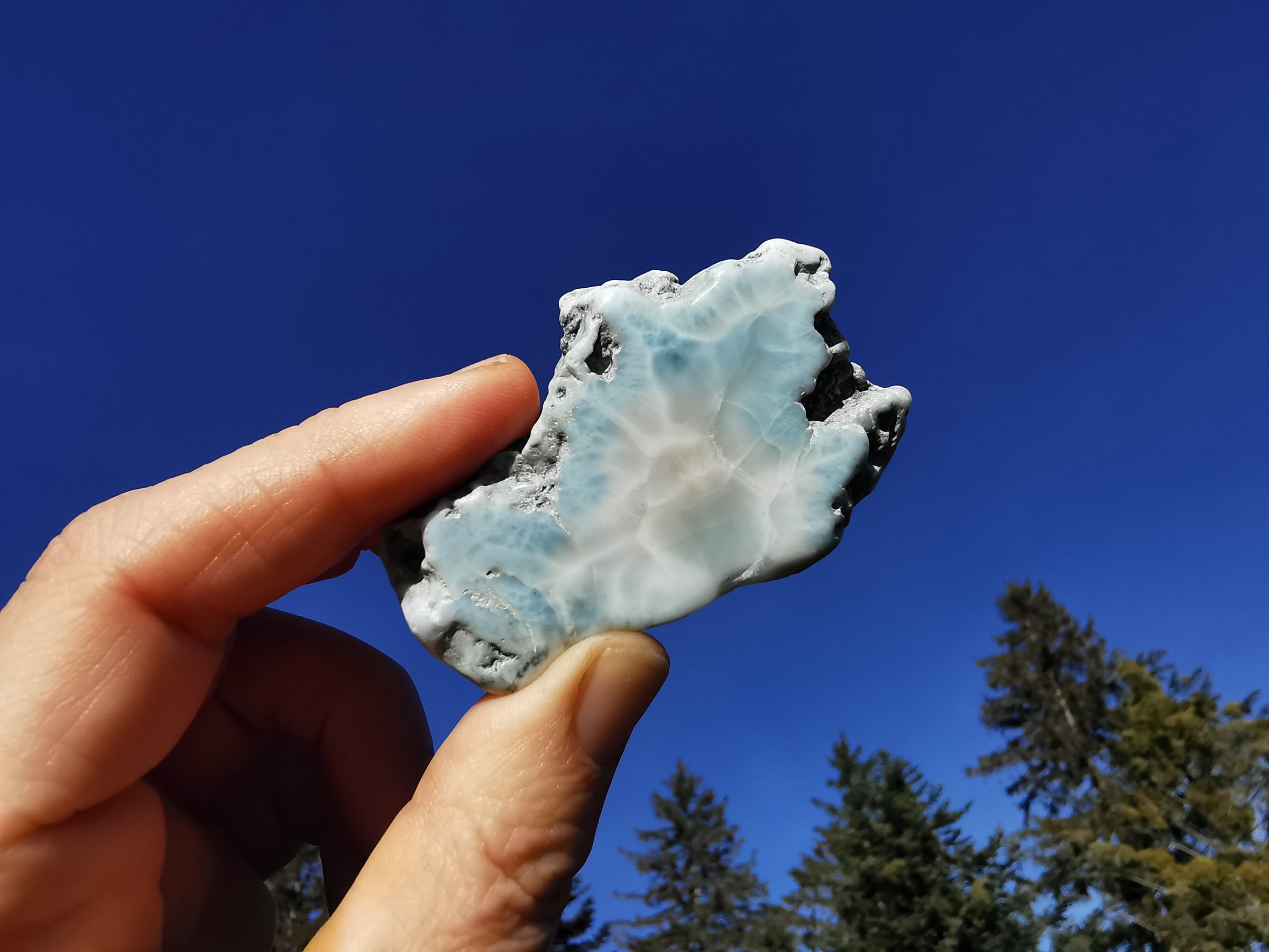 Larimar (Rohsteine teilweise poliert, Taschensteine)