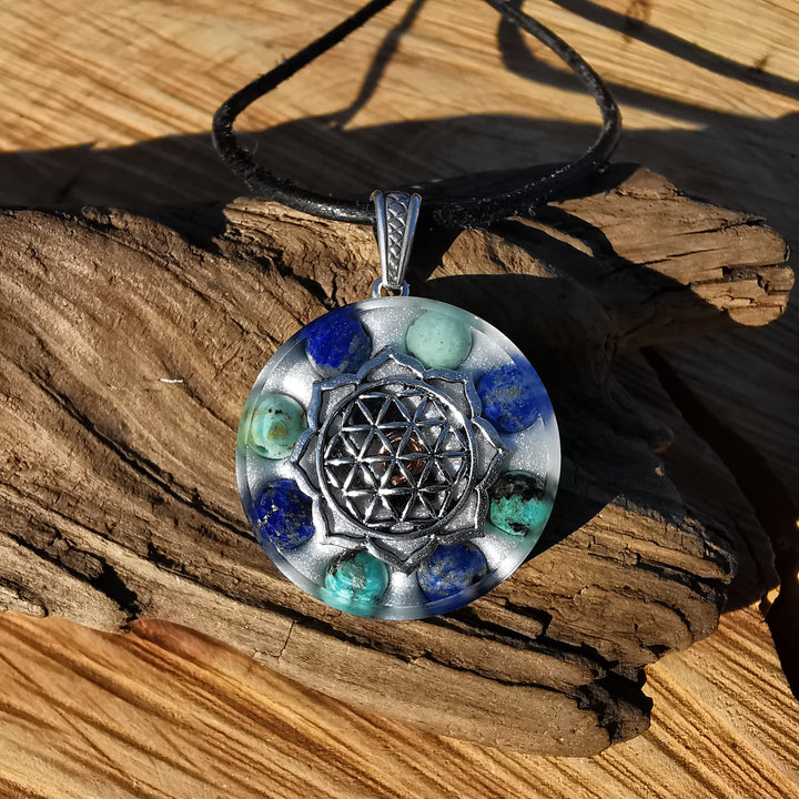 Orgone Anhänger WAHRNEHMUNG mit Chrysokoll und Lapislazuli Lebensblume S925