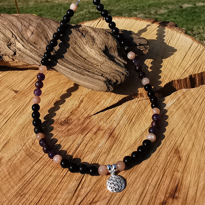 Edelsteinkette ZUFRIEDENHEIT mit Regenbogenobsidian, Sonnenstein, Granat, Amethyst & Lebensblume S925 6mm Kugeln